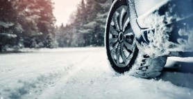 Cum se conduce corect mașina pe șoselele acoperite cu polei sau gheață. 6 lucruri pe care orice șofer trebuie să le știe